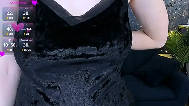 Snapshot of JeannieFox_ chatting on 7, 3, 2025 JeannieFox online show from 7, 3, 2025