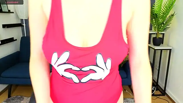 Snapshot of JeannieFox_ chatting on 12, 10, 2025 JeannieFox online show from 12, 10, 2025
