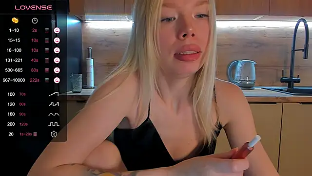 Snapshot of Olivia_Bells chatting on 17, 5, 2026 Olivia Bells online show from 17, 5, 2026