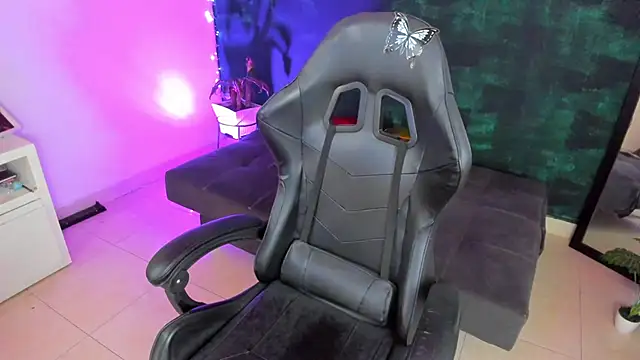 Snapshot of BellaFlaming chatting on 14, 1, 2025 BellaFlaming online show from 14, 1, 2025