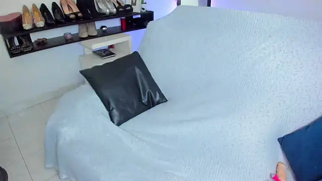 BellaFlaming online show from 2, 2, 2026