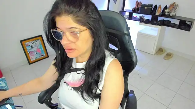 Snapshot of BellaFlaming chatting on 21, 4, 2026 BellaFlaming online show from 21, 4, 2026