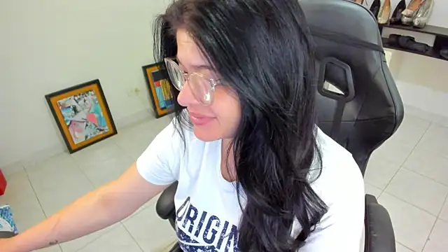 Snapshot of BellaFlaming chatting on 23, 4, 2026 BellaFlaming online show from 23, 4, 2026