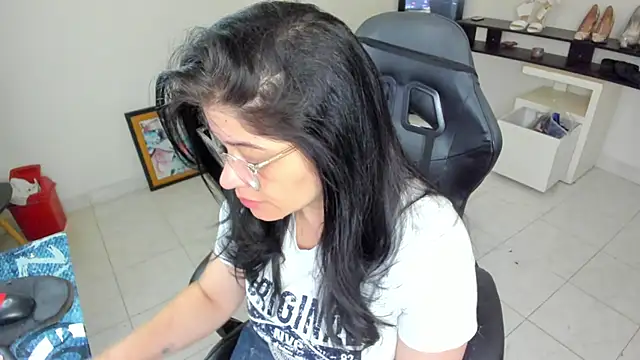 Snapshot of BellaFlaming chatting on 4, 5, 2026 BellaFlaming online show from 4, 5, 2026