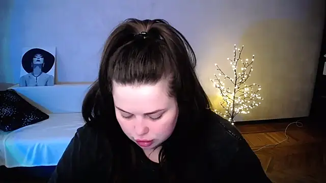 Emily Mo online show from 3, 6, 2026