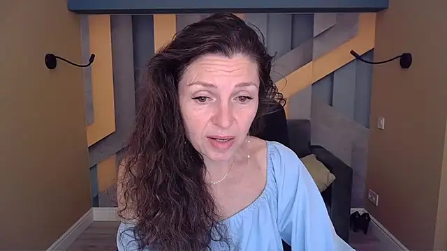 Snapshot of EllaLong chatting on 14, 6, 2026 EllaLong online show from 14, 6, 2026