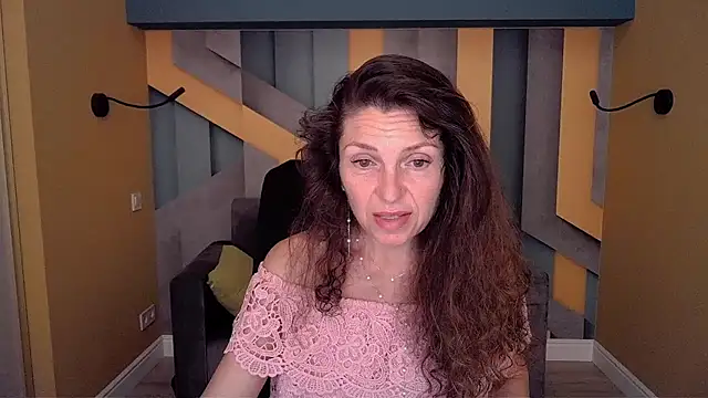 Snapshot of EllaLong chatting on 26, 6, 2026 EllaLong online show from 26, 6, 2026