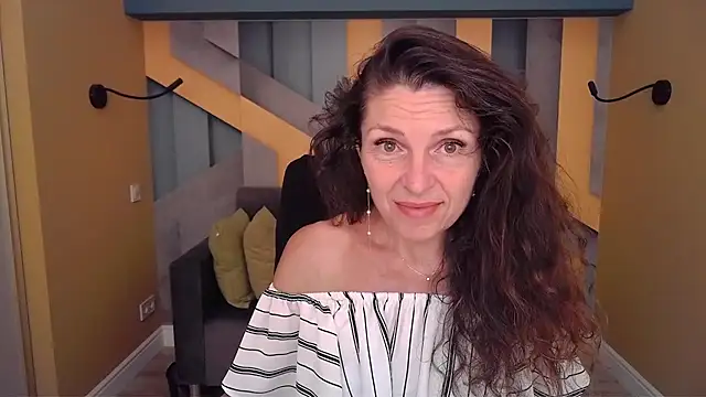 Snapshot of EllaLong chatting on 1, 7, 2026 EllaLong online show from 1, 7, 2026