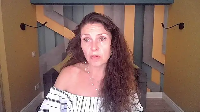 Snapshot of EllaLong chatting on 7, 7, 2026 EllaLong online show from 7, 7, 2026