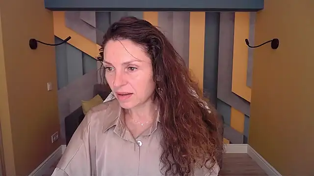 Snapshot of EllaLong chatting on 15, 7, 2026 EllaLong online show from 15, 7, 2026