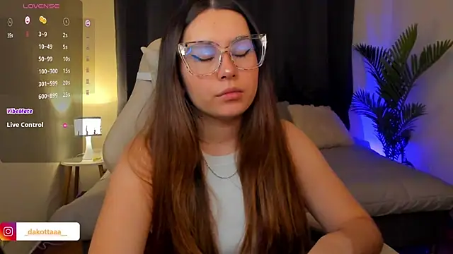 dakottaa  online show from 17, 12, 2025