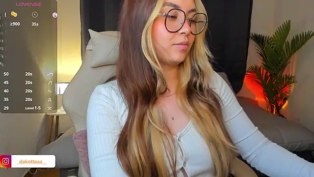 Snapshot of dakottaa_ chatting on 15, 5, 2026 dakottaa online show from 15, 5, 2026