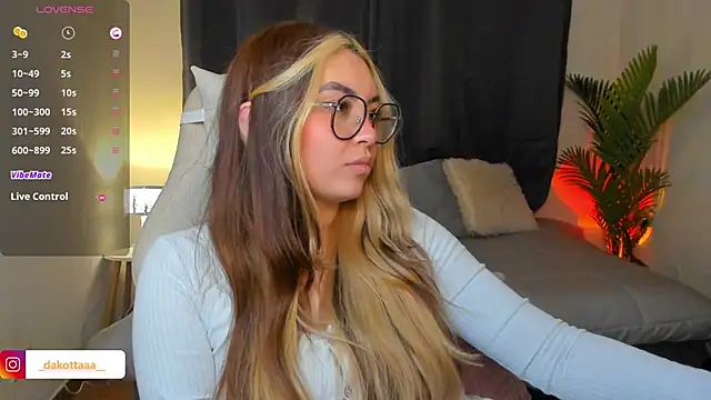 Snapshot of dakottaa_ chatting on 16, 5, 2026 dakottaa online show from 16, 5, 2026