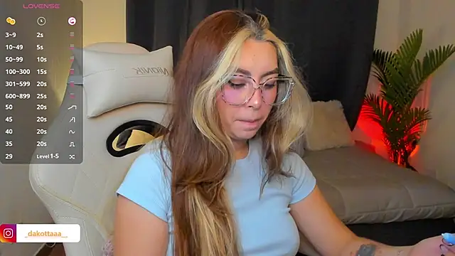 Snapshot of dakottaa_ chatting on 23, 5, 2026 dakottaa online show from 23, 5, 2026