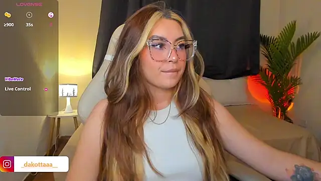 Snapshot of dakottaa_ chatting on 29, 5, 2026 dakottaa online show from 29, 5, 2026