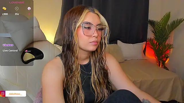 Snapshot of dakottaa_ chatting on 31, 5, 2026 dakottaa online show from 31, 5, 2026