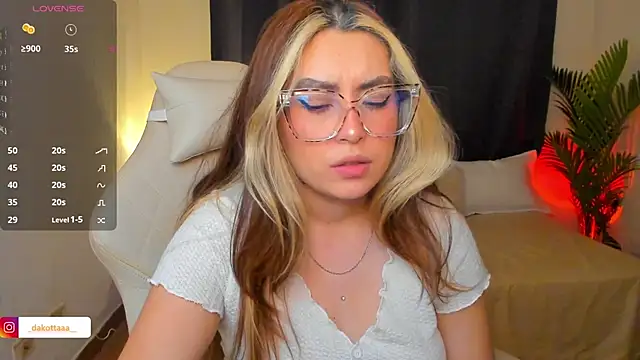 Snapshot of dakottaa_ chatting on 4, 6, 2026 dakottaa online show from 4, 6, 2026