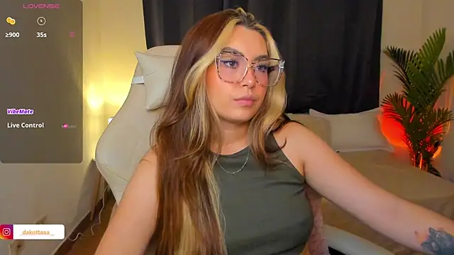 Snapshot of dakottaa_ chatting on 5, 6, 2026 dakottaa online show from 5, 6, 2026
