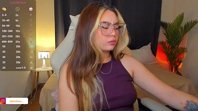 Snapshot of dakottaa_ chatting on 8, 7, 2026 dakottaa online show from 8, 7, 2026