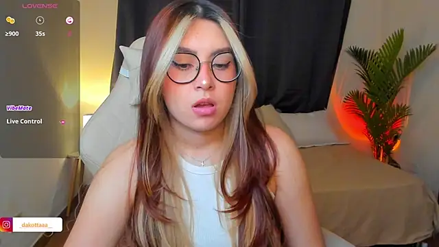 Snapshot of dakottaa_ chatting on 28, 7, 2026 dakottaa online show from 28, 7, 2026