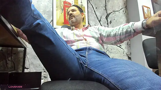 Snapshot of Maxi_TheBigDaddy chatting on 4, 2, 2026 Maxi TheBigDaddy online show from 4, 2, 2026