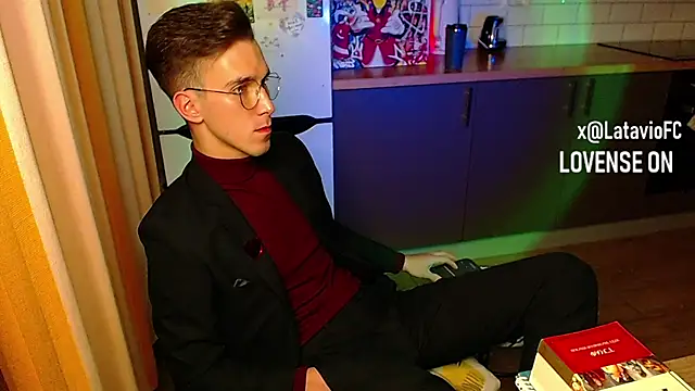 Snapshot of Midnighter_ chatting on 22, 9, 2025 Midnighter online show from 22, 9, 2025