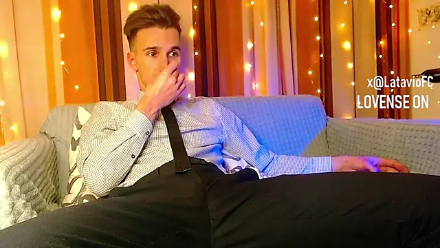 Midnighter  online show from 14, 12, 2025