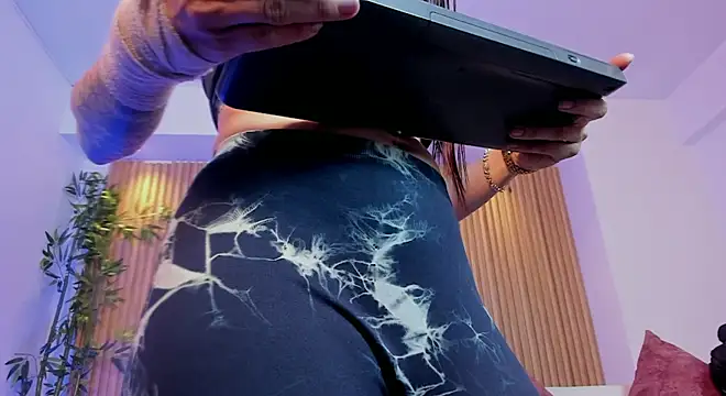 charlottewhitte online show from 9, 4, 2026