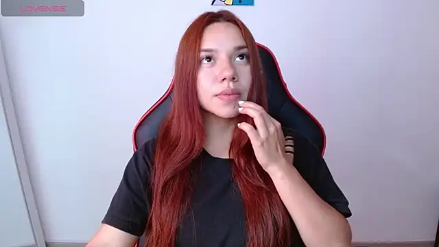 Snapshot of samantha_tattu chatting on 18, 3, 2025 samantha tattu online show from 18, 3, 2025