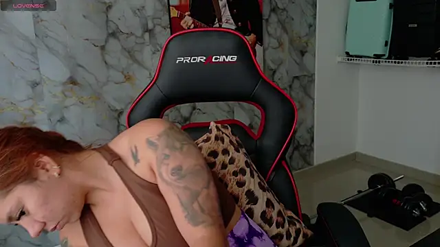 Snapshot of samantha_tattu chatting on 16, 10, 2025 samantha tattu online show from 16, 10, 2025