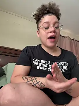 Snapshot of QueenNuttCollector chatting on 12, 2, 2026 QueenNuttCollector online show from 12, 2, 2026