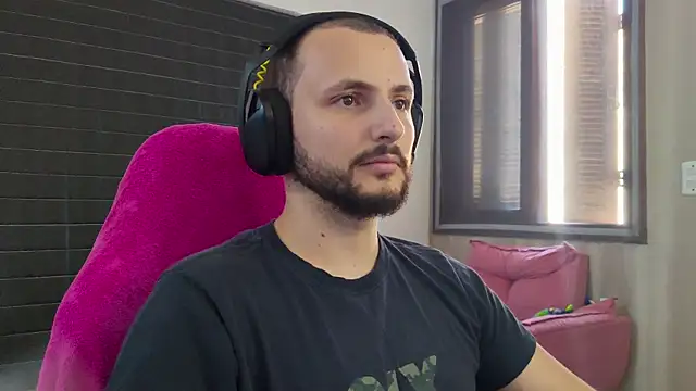 Snapshot of iurytx chatting on 3, 3, 2026 iurytx online show from 3, 3, 2026