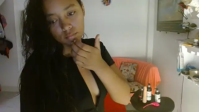 Snapshot of Chiara_petterson chatting on 21, 12, 2025 Chiara petterson online show from 21, 12, 2025