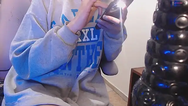 toxxxic cams online show from 15, 4, 2026