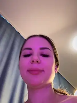 Snapshot of Alina_Vibe_Me chatting on 25, 2, 2025 Alina Vibe Me online show from 25, 2, 2025