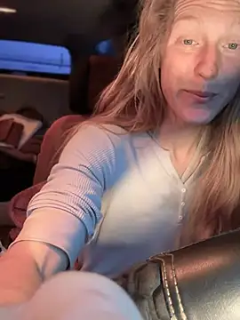 Snapshot of GoldenFlameGoddess chatting on 11, 2, 2026 GoldenFlameGoddess online show from 11, 2, 2026