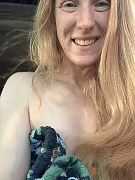 Snapshot of GoldenFlameGoddess chatting on 7, 4, 2026 GoldenFlameGoddess online show from 7, 4, 2026