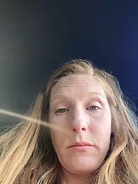 Snapshot of GoldenFlameGoddess chatting on 19, 4, 2026 GoldenFlameGoddess online show from 19, 4, 2026