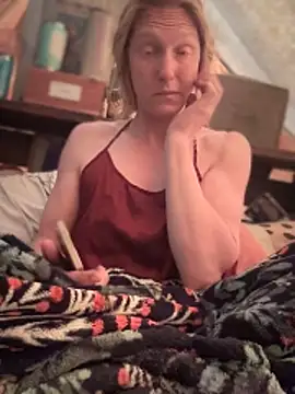 Snapshot of GoldenFlameGoddess chatting on 5, 5, 2026 GoldenFlameGoddess online show from 5, 5, 2026