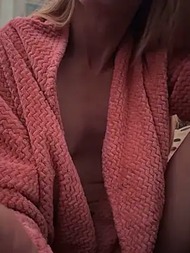 Snapshot of GoldenFlameGoddess chatting on 29, 5, 2026 GoldenFlameGoddess online show from 29, 5, 2026