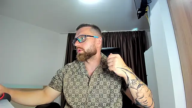 Snapshot of Findom_guy chatting on 12, 7, 2026 Findom guy online show from 12, 7, 2026