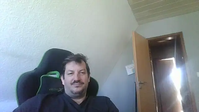 Snapshot of Golffahrer1982 chatting on 25, 5, 2026 Golffahrer1982 online show from 25, 5, 2026