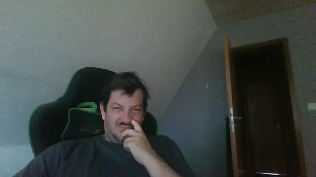 Snapshot of Golffahrer1982 chatting on 31, 5, 2026 Golffahrer1982 online show from 31, 5, 2026