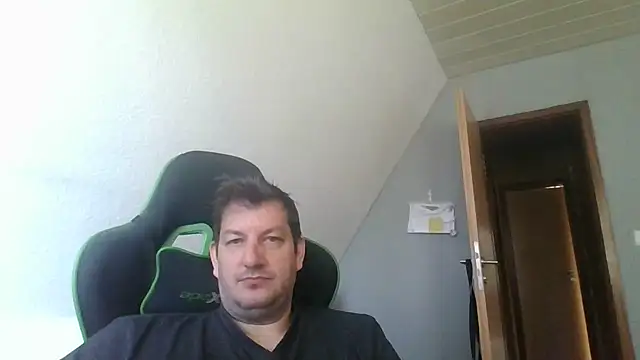 Snapshot of Golffahrer1982 chatting on 31, 7, 2026 Golffahrer1982 online show from 31, 7, 2026