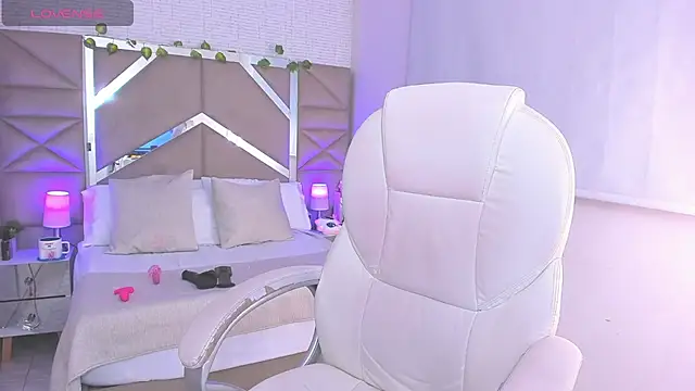 Zoe Lennoxx online show from 4, 1, 2025