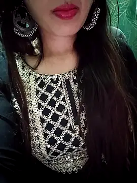 Snapshot of Noor_Darliing chatting on 8, 10, 2025 Noor Darliing online show from 8, 10, 2025