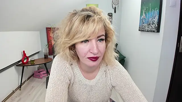 Cassandra Hotty online show from 7, 3, 2026