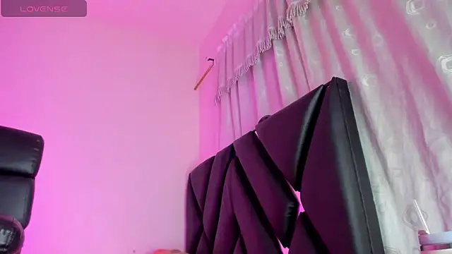 stephany doll  online show from 16, 12, 2025