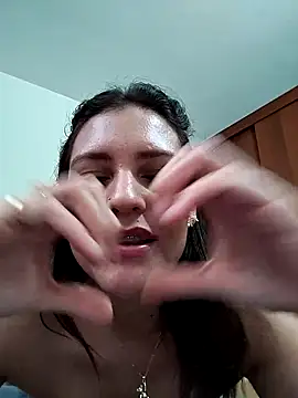 Mia Hampton online show from 2, 3, 2025