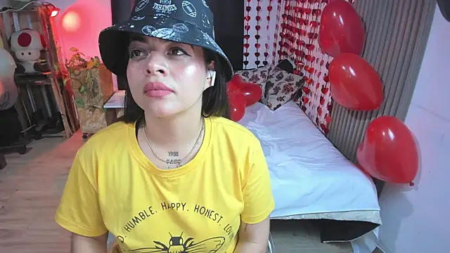 Cuttiealice online show from 15, 2, 2025